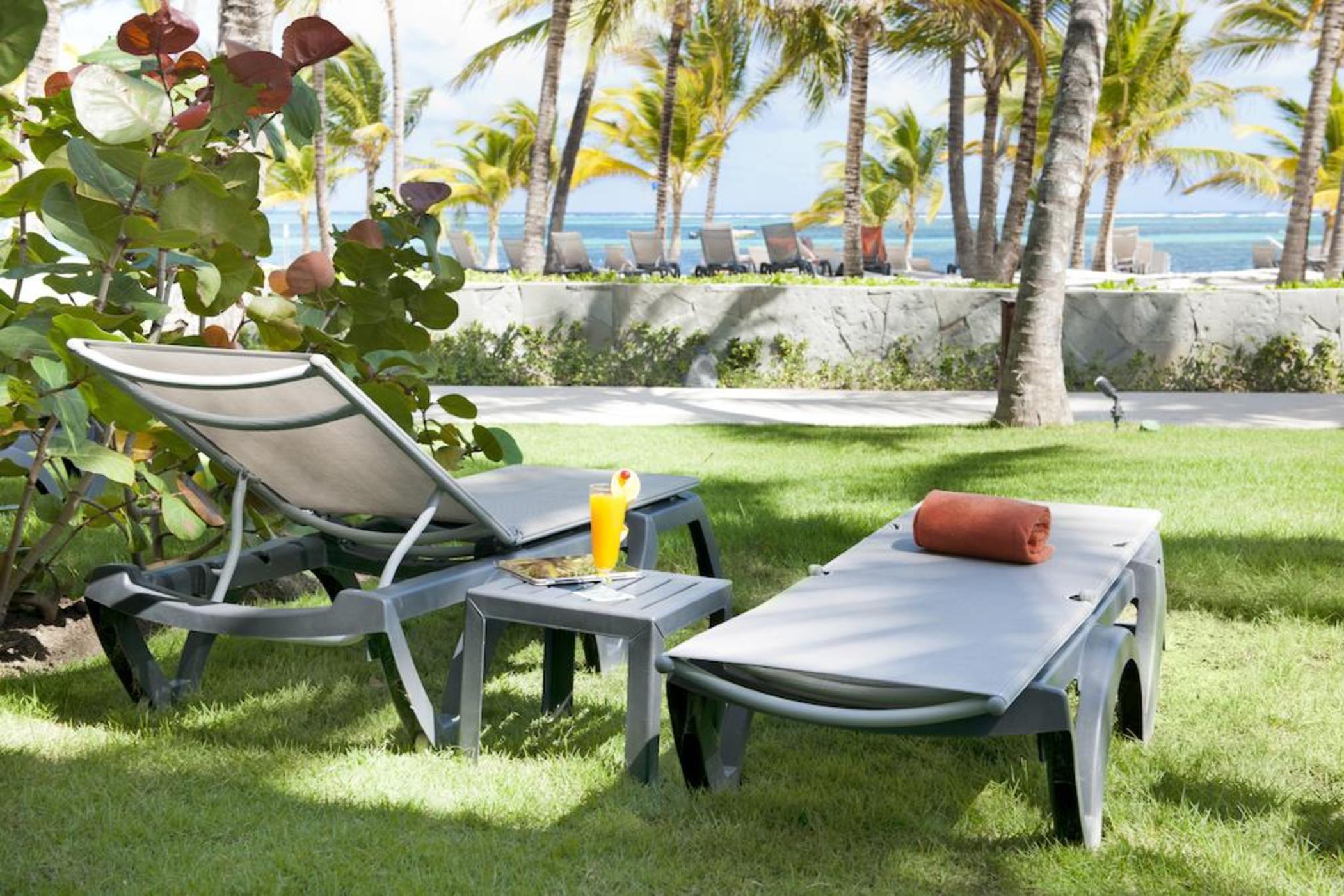 Barcelo Bavaro Beach (Adults Only) Πούντα Κάνα Εξωτερικό φωτογραφία A chaise longue