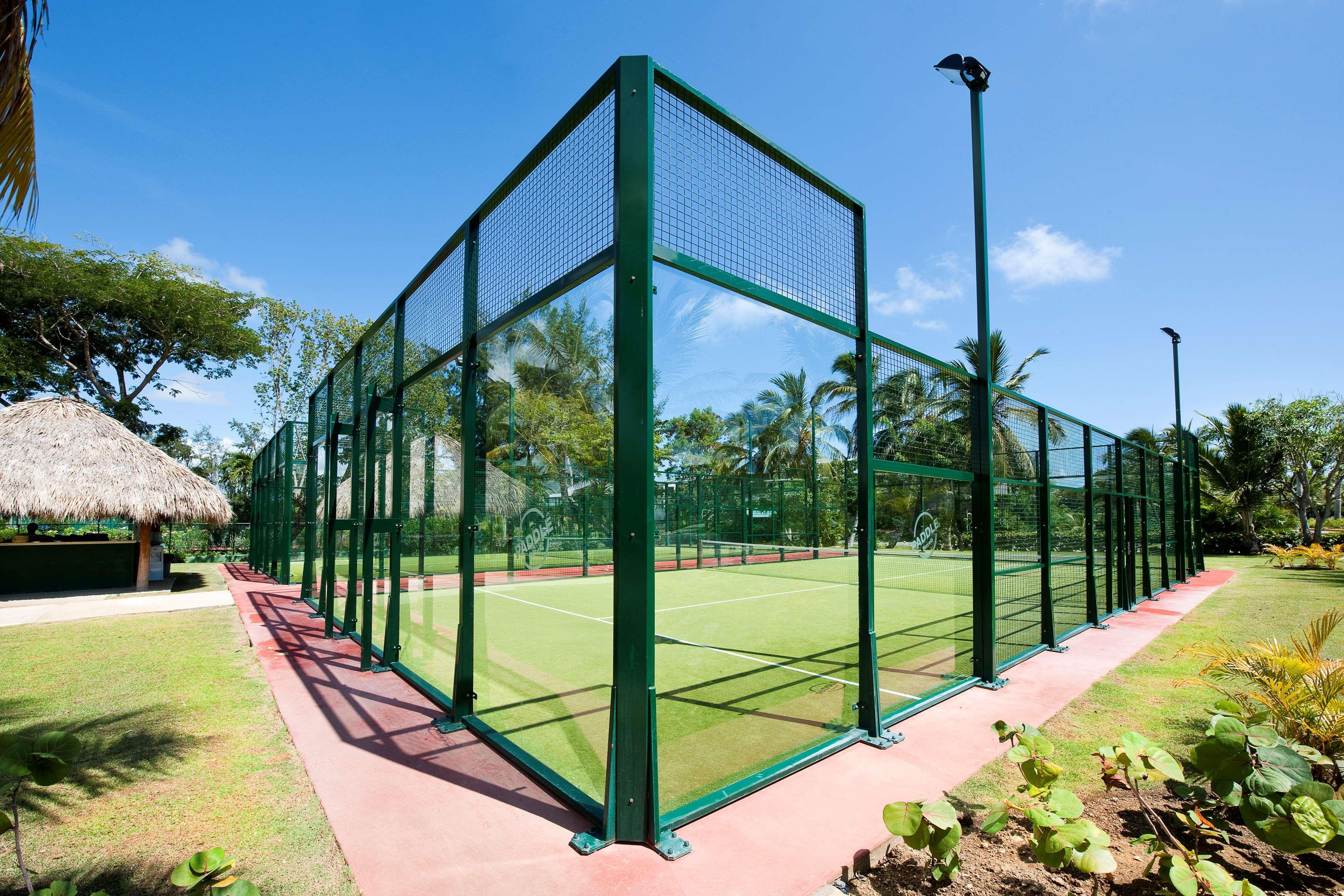 Barcelo Bavaro Beach (Adults Only) Πούντα Κάνα Εξωτερικό φωτογραφία A paddle tennis court