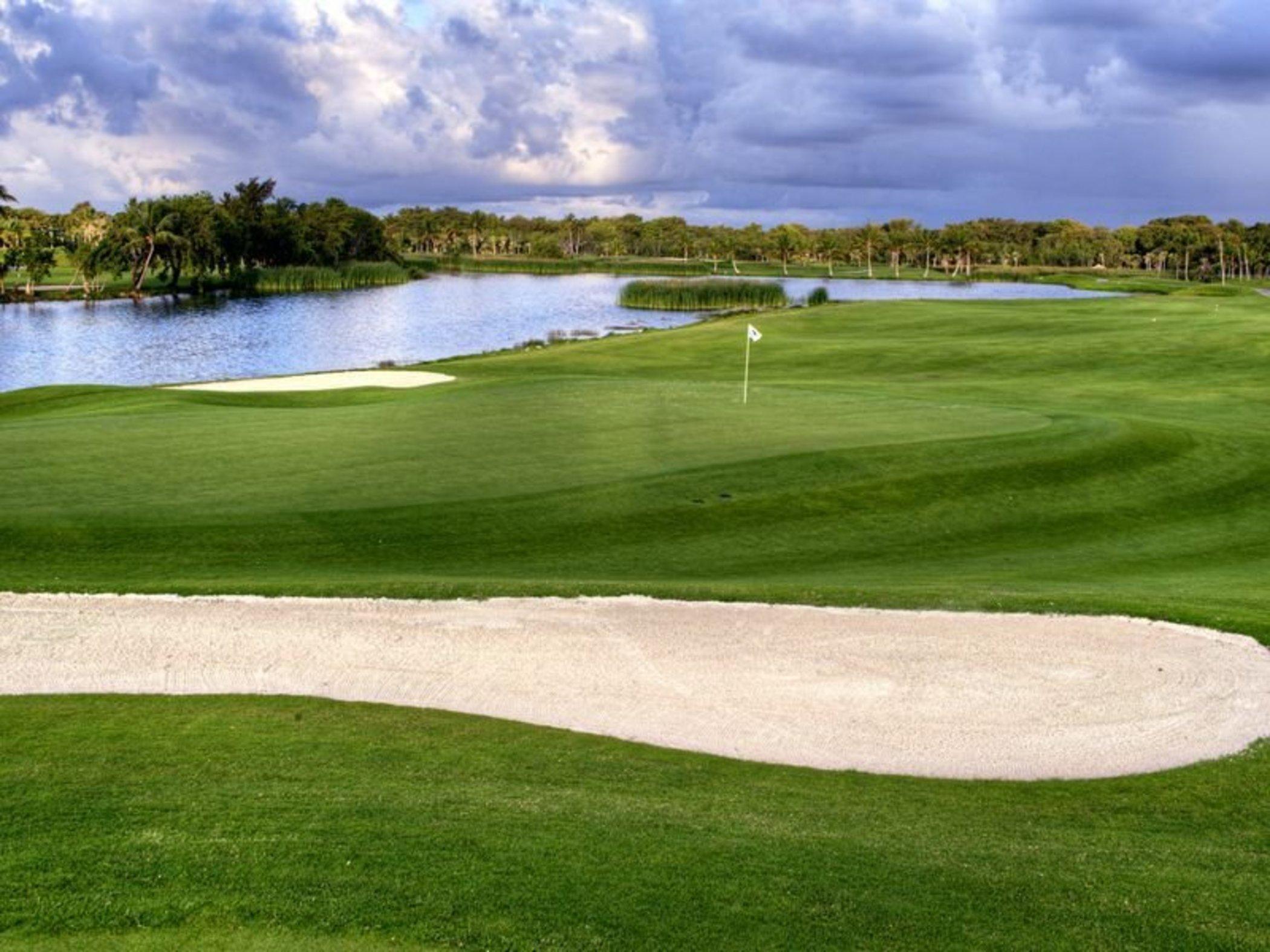 Barcelo Bavaro Beach (Adults Only) Πούντα Κάνα Εξωτερικό φωτογραφία Golf course at Trump National Doral