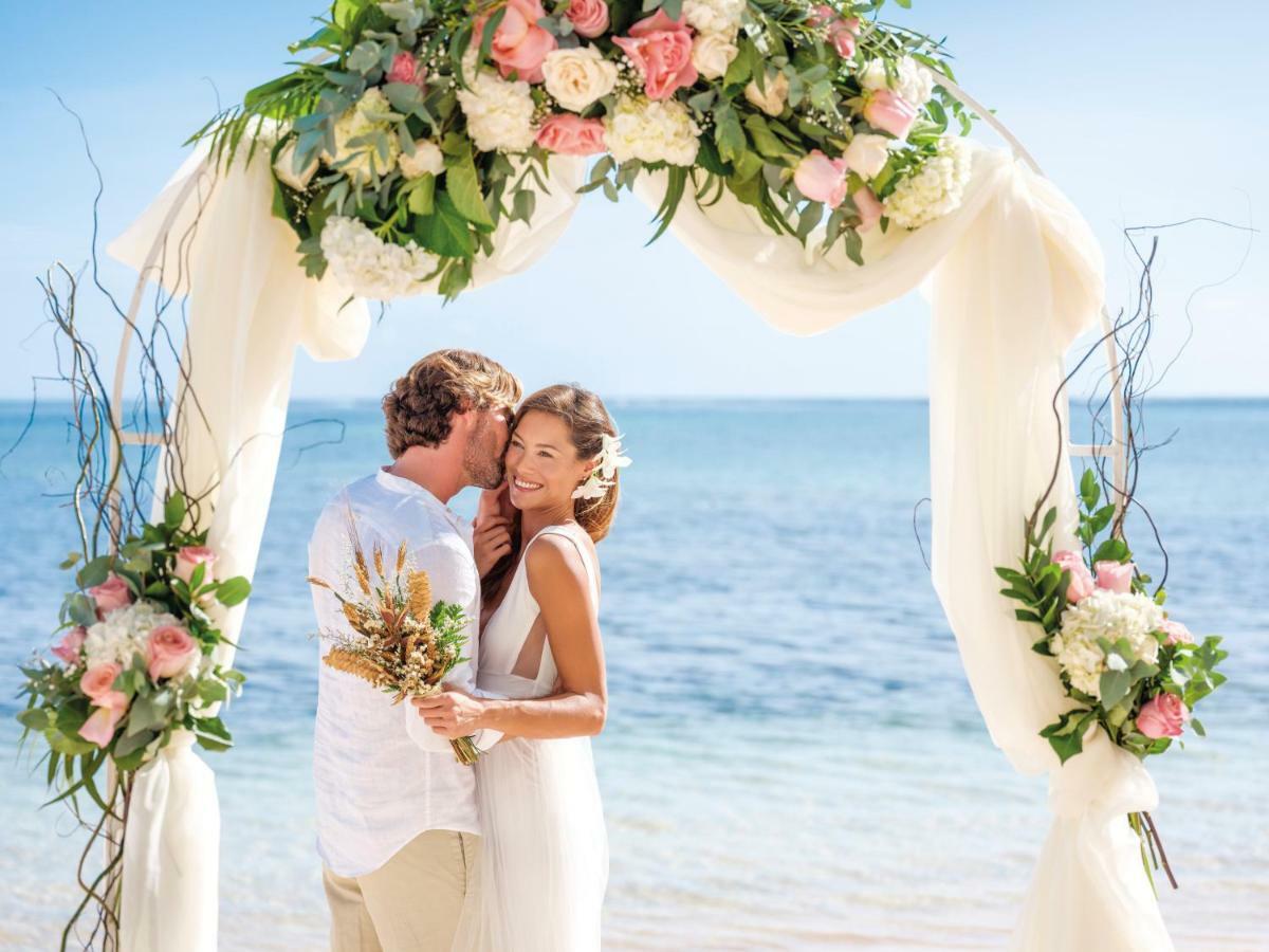 Barcelo Bavaro Beach (Adults Only) Πούντα Κάνα Εξωτερικό φωτογραφία A wedding at Sandals South Coast